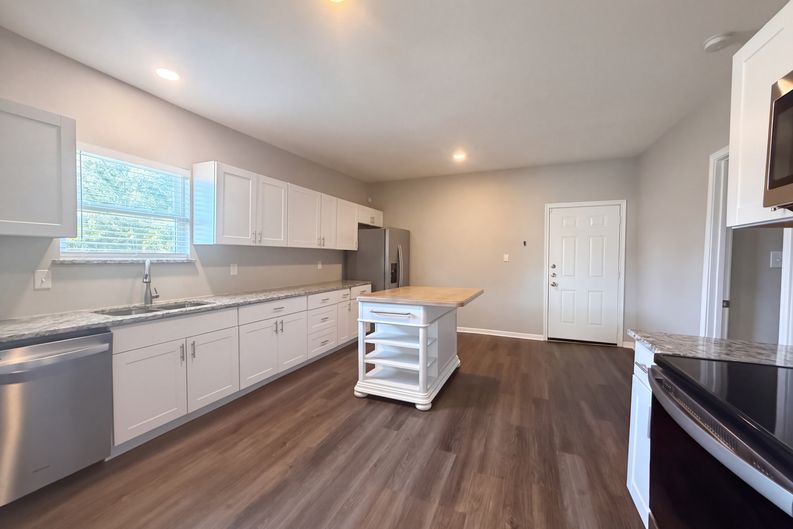Photo 6 of 16 of 1425 E Cherry St, Sherman, TX
