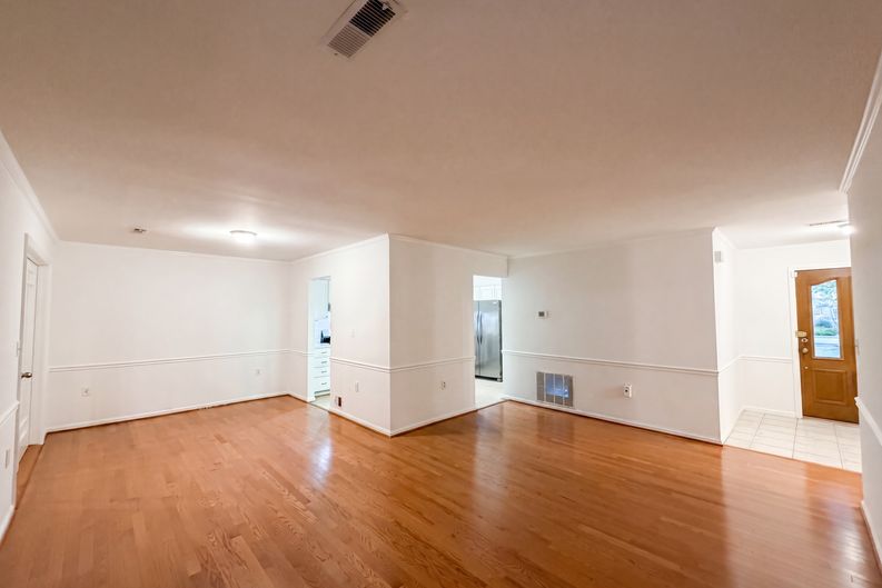 Photo 6 of 54 of 15489 Chopawamsic Ct, Woodbridge, VA