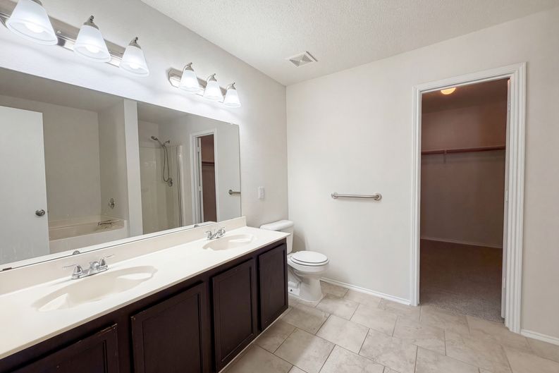 Photo 11 of 30 of 2501 Avalon Creek Way, McKinney, TX