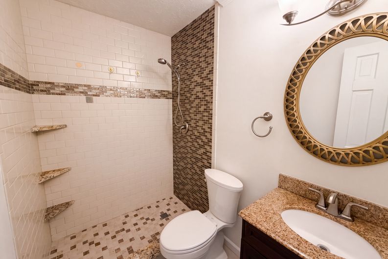 Photo 13 of 16 of 7938 Inverness Dr, Indianapolis, IN