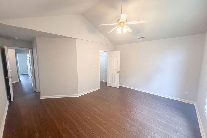 Photo 4 of 16 of 8213 Marshall Brae Dr, Raleigh, NC