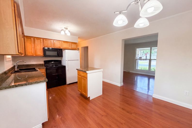 Photo 8 of 23 of 868 Wescott Sq, Eagan, MN