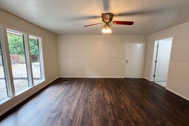 Photo 9 of 20 of 722 S Forest Ln, Duncanville, TX