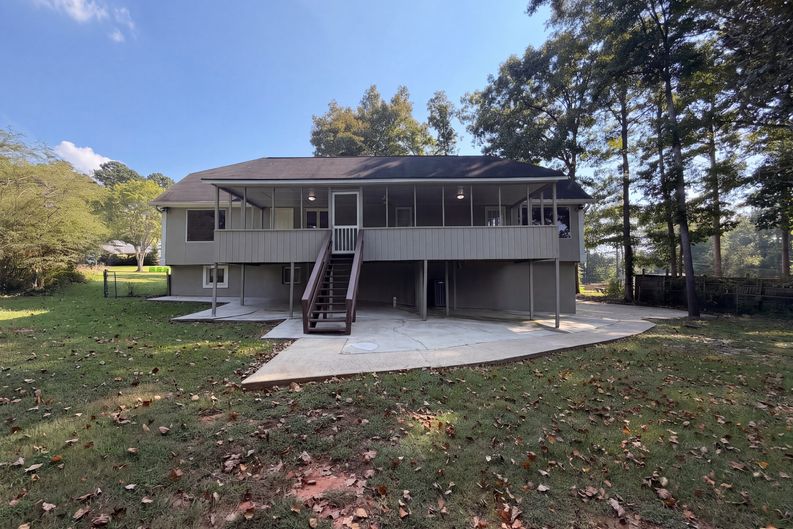 Photo 5 of 26 of 6257 N Summers Cir, Douglasville, GA