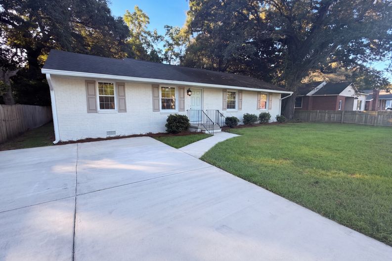 Photo 12 of 19 of 2697 Louise Dr, North Charleston, SC