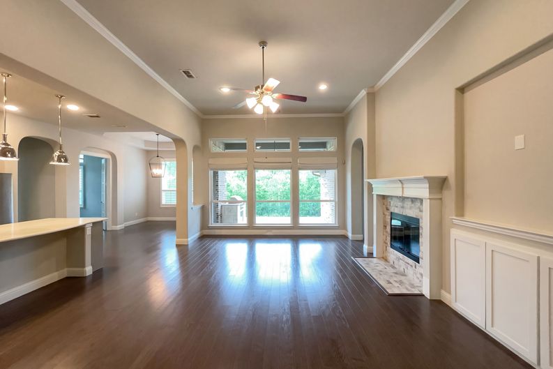 Photo 11 of 24 of 4157 Chantilly Ln, Frisco, TX