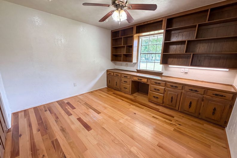 Photo 16 of 20 of 100 Dubb Ln, Red Oak, TX