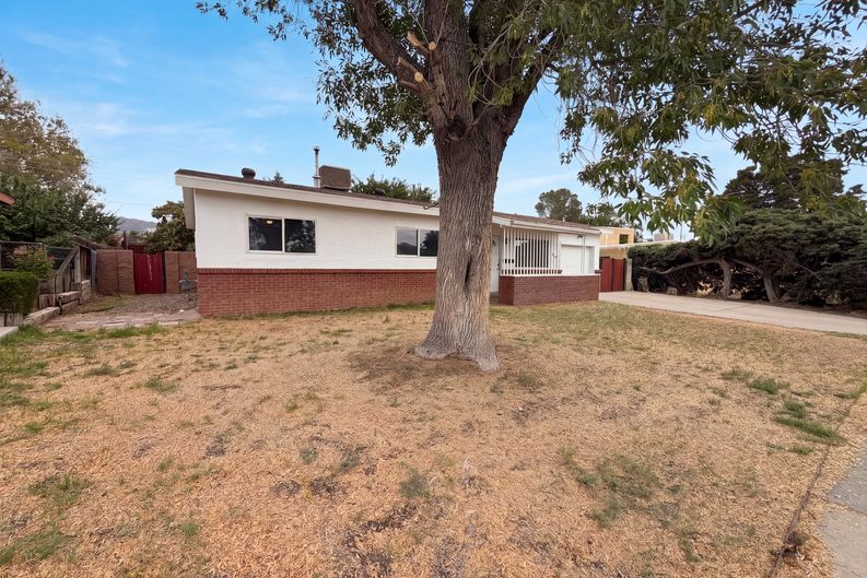 Photo 16 of 20 of 604 Maxine St NE, Albuquerque, NM