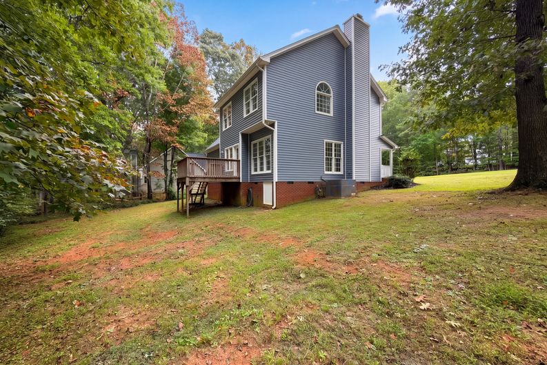 Photo 23 of 25 of 614 Lafayette Dr, Hillsborough, NC