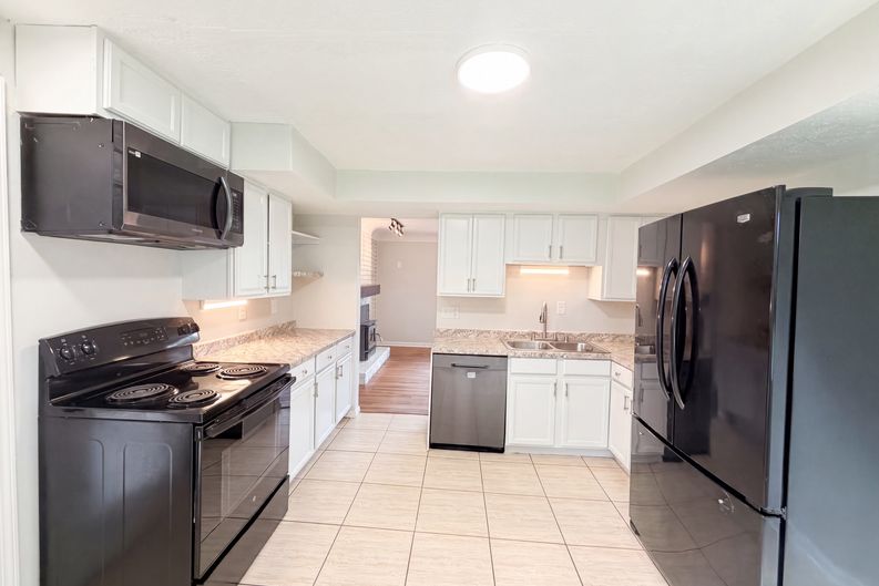 Photo 1 of 28 of 4481 Forest Trl, Cincinnati, OH
