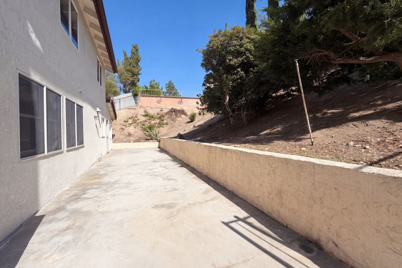 Photo 15 of 17 of 11569 Viking Ave, Porter Ranch, CA