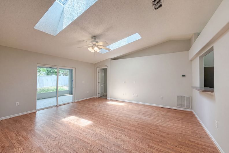 Photo 8 of 20 of 1360 Wildberry Ln, Deltona, FL