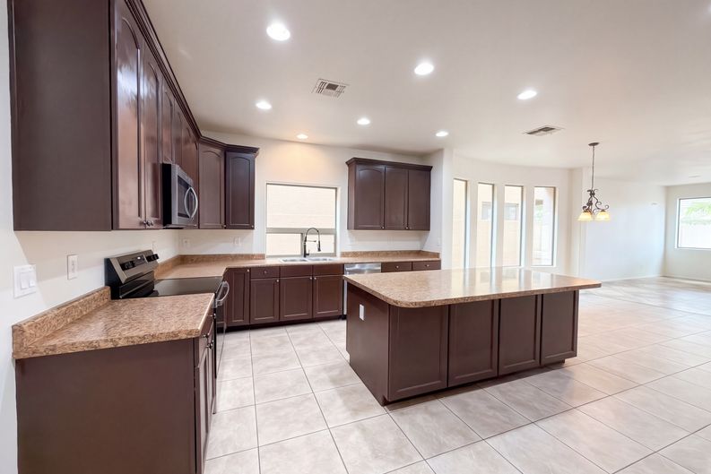 Photo 8 of 25 of 41096 W Novak Ln, Maricopa, AZ