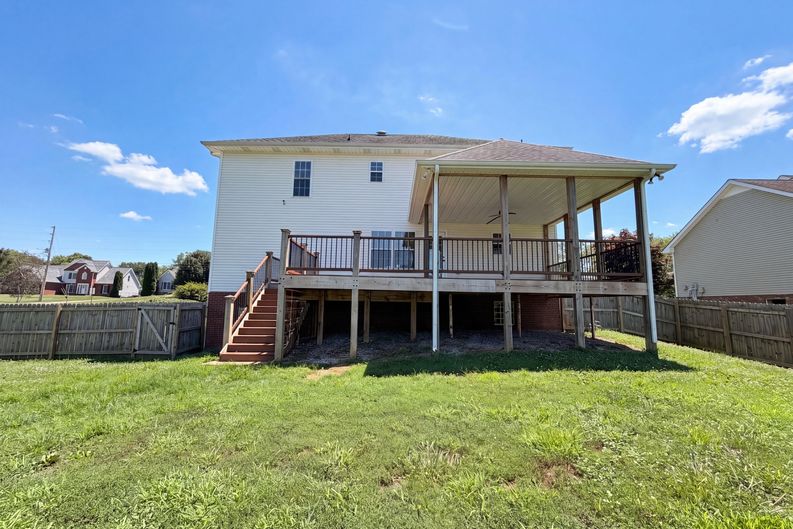 Photo 5 of 24 of 1117 Thornberry Dr, Clarksville, TN