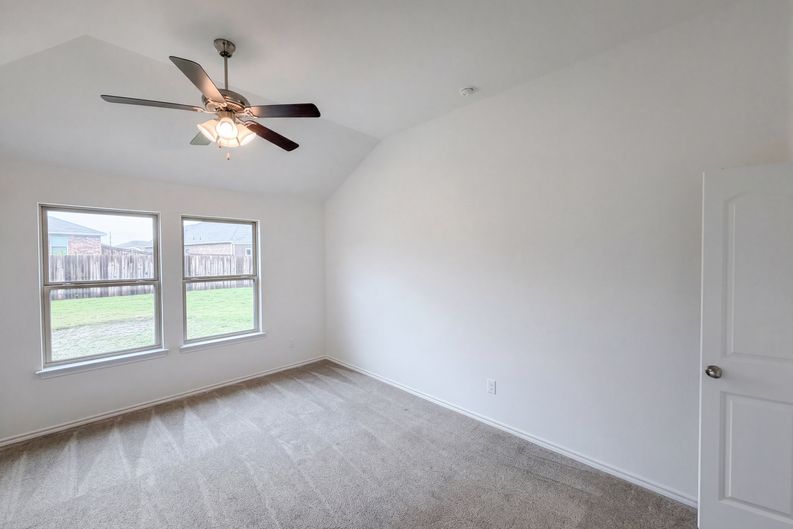Photo 12 of 19 of 1631 Glade Meadows Dr, Joshua, TX