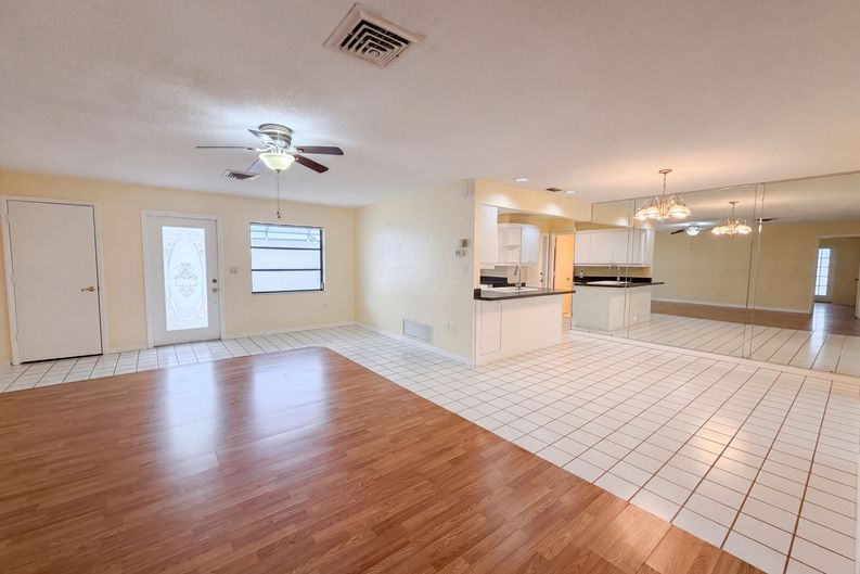 Photo 9 of 40 of 1301 Lucaya Ave, Venice, FL