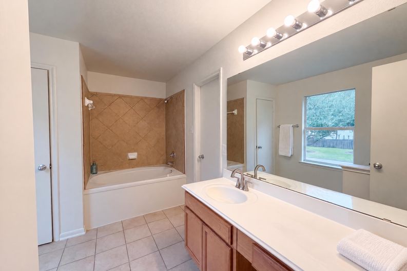 Photo 20 of 49 of 15515 Hollow Cypress Ct, Houston, TX