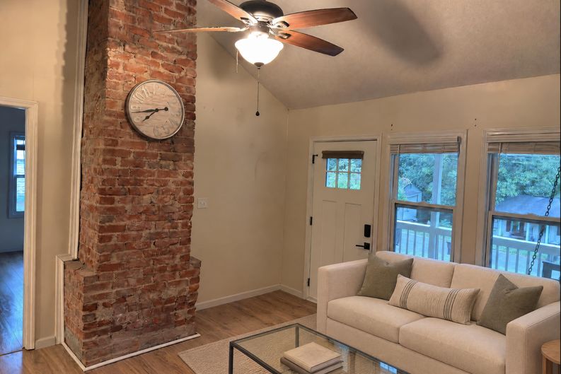 Photo 3 of 13 of 2111 Bernhurst Dr, Knoxville, TN