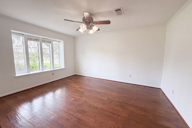 Photo 8 of 27 of 5615 Spanish Oak Dr, Houston, TX