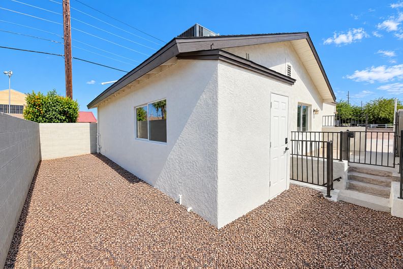Photo 5 of 29 of 1131 E Virginia Ave, Phoenix, AZ