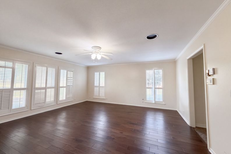 Photo 4 of 30 of 3111 Collard Rd, Arlington, TX