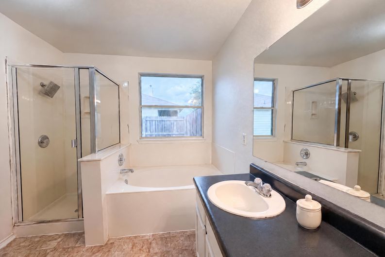 Photo 9 of 16 of 413 E Vega Ln, Killeen, TX