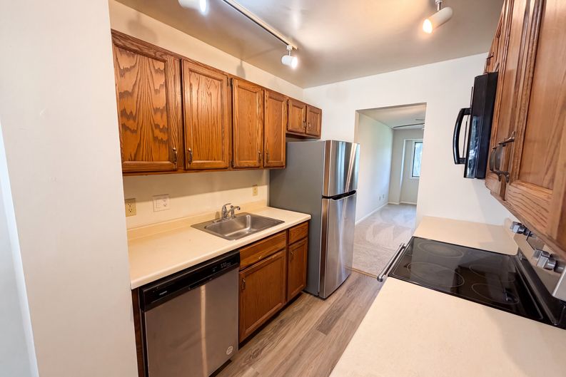 Photo 9 of 30 of 201 Bridlewood Dr, St. Paul, MN