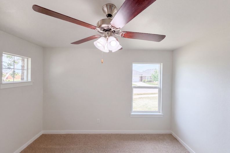 Photo 10 of 23 of 8956 Devonshire Dr, Fort Worth, TX