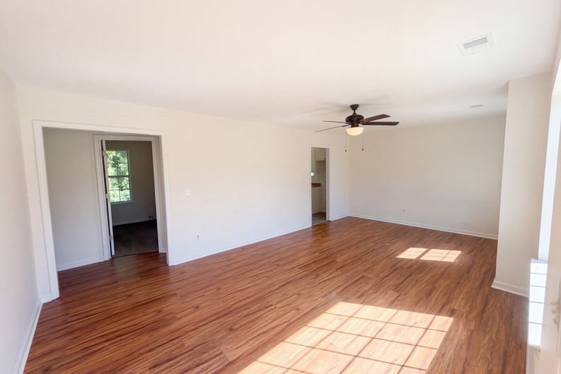 Photo 3 of 19 of 218 Stonewood Dr, West Columbia, SC