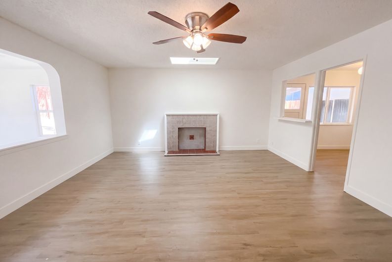 Photo 11 of 30 of 5313 Fernwood Way, Sacramento, CA