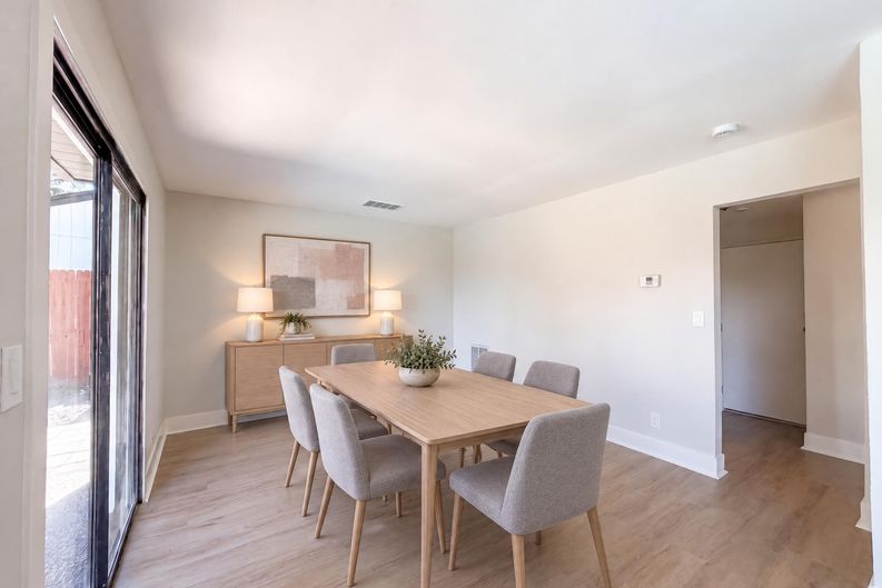 Photo 7 of 46 of 6005 La Castana Way, Sacramento, CA