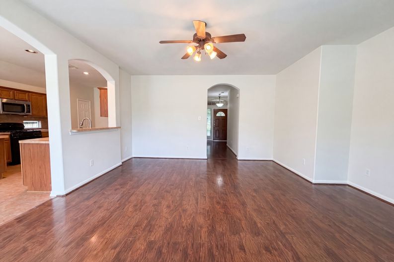 Photo 8 of 20 of 6843 Tammany Manor Ln, Spring, TX