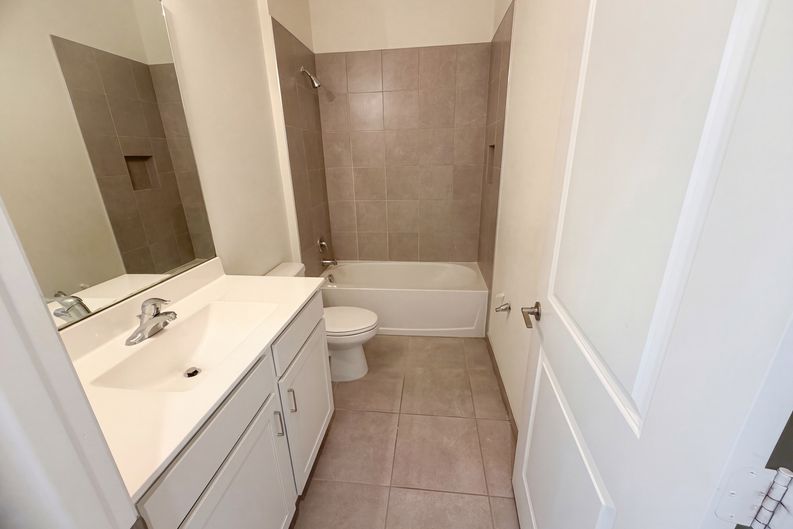 Photo 8 of 42 of 12473 NW Lynch Ln, Port Saint Lucie, FL