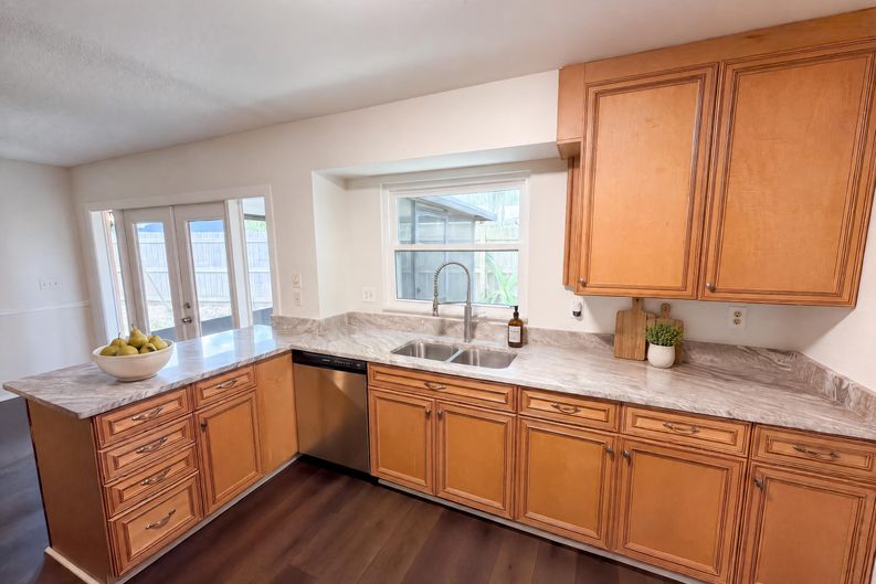 Photo 7 of 25 of 733 Lakeview Dr, Winter Springs, FL