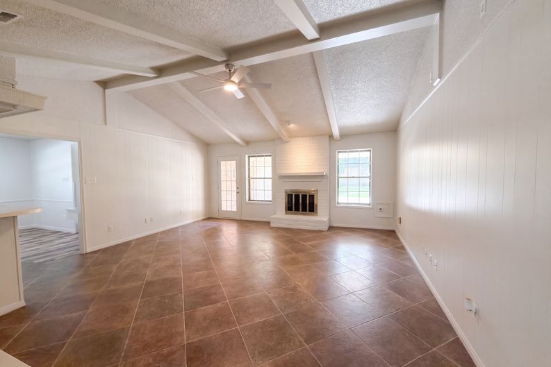 Photo 33 of 47 of 4042 Greenbriar Dr, Missouri City, TX