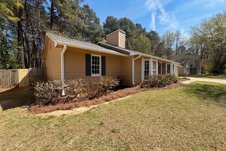 Photo 17 of 18 of 5003 Henson Dr SW, Mableton, GA