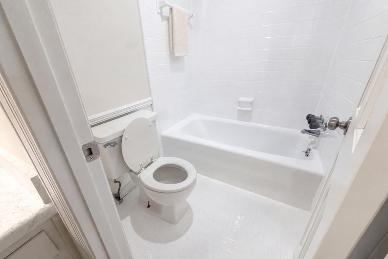 Photo 8 of 45 of 2215 Angela Dr SW, Lilburn, GA
