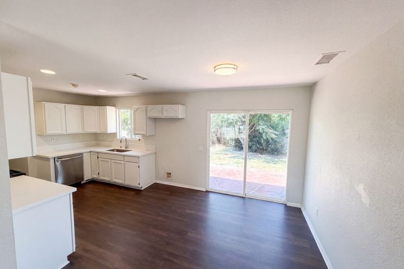 Photo 9 of 20 of 215 Laurel Ln, Hemet, CA
