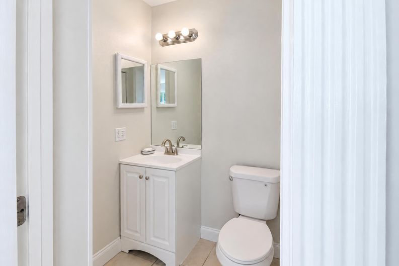 Photo 16 of 18 of 154 SE Soneto Ct, Port Saint Lucie, FL