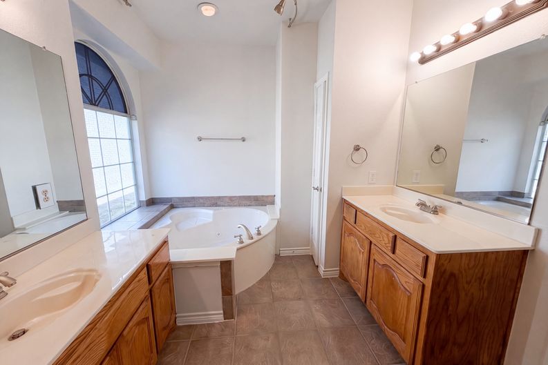 Photo 22 of 29 of 1803 High Meadow St, Glenn Heights, TX