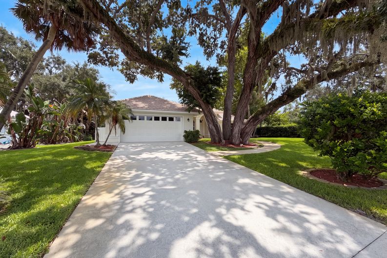 Photo 20 of 29 of 400 46th Ct, Vero Beach, FL