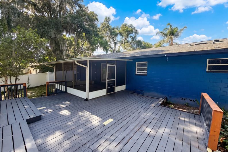 Photo 5 of 21 of 820 E Wisconsin Ave, Deland, FL