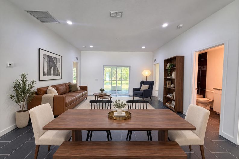 Photo 3 of 22 of 2840 S Shade Ave, Sarasota, FL