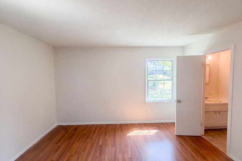 Photo 14 of 19 of 2605 Lamroc Rd, Greensboro, NC