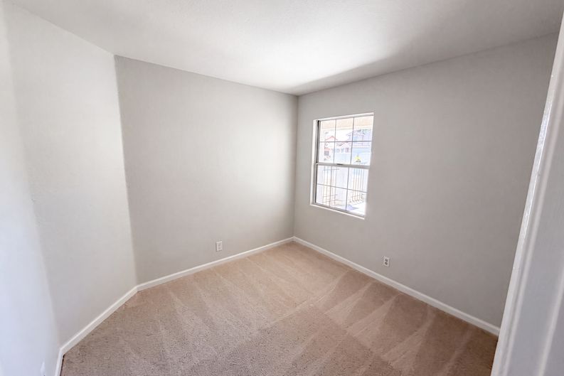 Photo 4 of 23 of 2758 Alne Dr, Hemet, CA