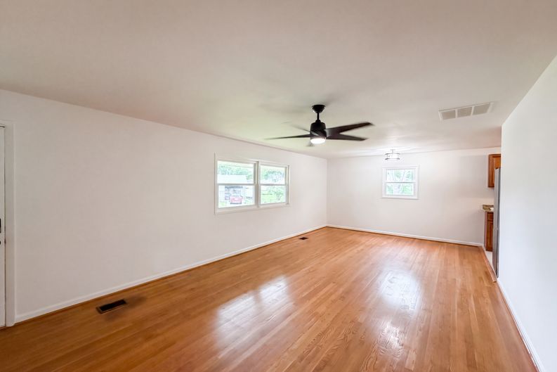 Photo 12 of 32 of 13512 Fitzhugh Ln, Woodbridge, VA