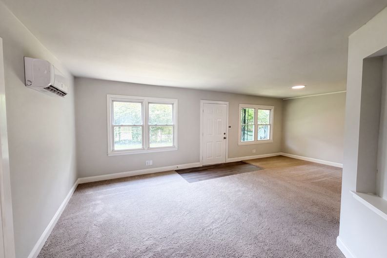Photo 6 of 21 of 704 Morningside Dr, Mount Holly, NC