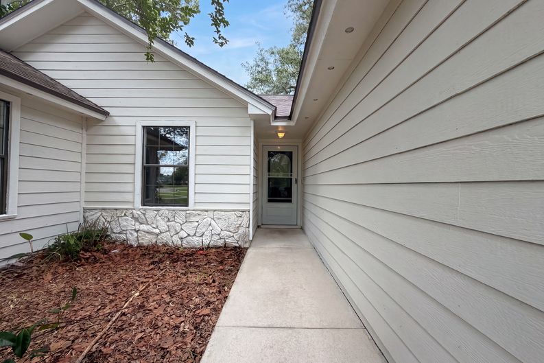 Photo 19 of 23 of 7737 Pepper Cir E, Jacksonville, FL