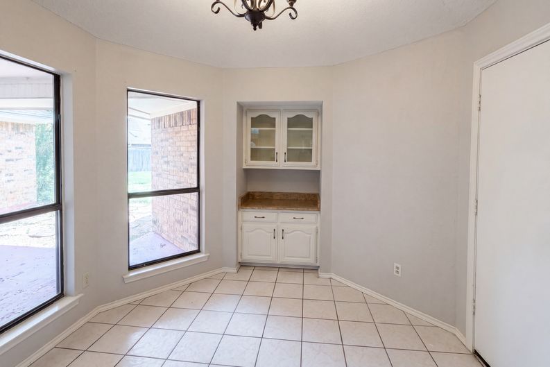 Photo 7 of 16 of 6712 Coach House Ln, Plano, TX