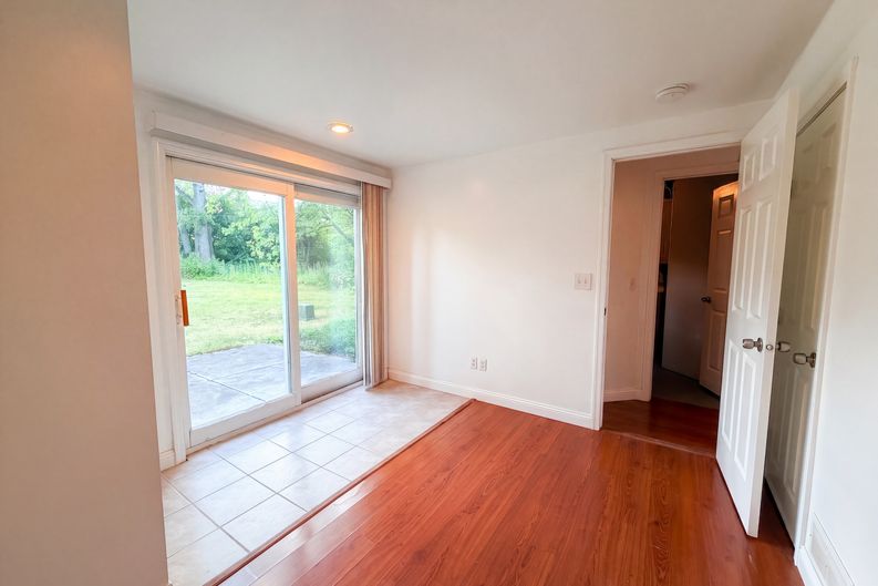 Photo 15 of 23 of 868 Wescott Sq, Eagan, MN